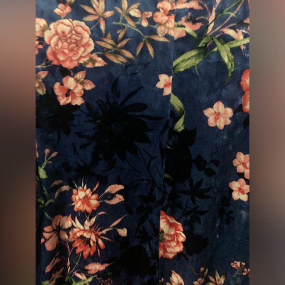 Floral Print Velvet Bell Sleeve Top - Picture 8 of 8